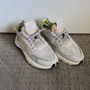 ADIDAS runners women’s shoe tennis shoes rare hard to find!!